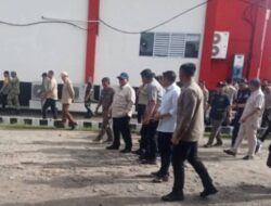 Presiden RI Prabowo Tinjau Posko Pengungsian  di GOR Pandan