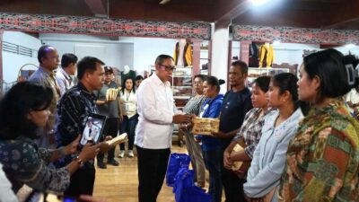 Bupati Taput Serahkan Santunan kepada Ahli Waris Korban Bencana Hidrometeorologi Tahun 2025