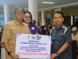 Bupati Tapanuli Utara JTP Hutabarat Serahkan Bantuan Jadup dari Kemensos RI bagi 434 KK, Doakan Masyarakat Terdampak dapat Pulih.