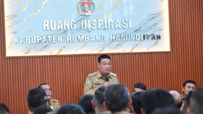 Kali Pertama, Bupati Humbahas Gelar Rapat Evaluasi Kinerja Eselon III