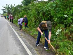 Bupati Humbahas Pimpin Aksi Gotong Royong Massal di Paranginan, Wujudkan Desa Bersih dan Sehat