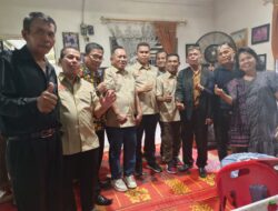 KOMBES POL. (PURN.) DR. MARULI SIAHAAN, S.H., M.H. MELALUI PERWAKILANNYA LAKSANAKAN KUNJUNGAN SOSIAL DAN SAMPAIKAN BELASUNGKAWA ATAS MENINGGALNYA ELI HERRY YOHANNES HUTAJULU