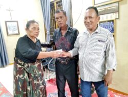 Dr. Maruli Siahaan Melalui Perwakilannya Sampaikan Duka Cita dan Kunjungi Rumah Duka Almarhumah Rintis Juara Cristi Br. Simanjuntak
