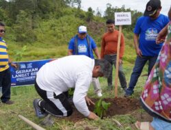 Sinergi Jaga Kelestarian Alam, Pemkab Tapanuli Utara Bersama DPC Partai Demokrat Gelar Gotong Royong dan Penanaman Pohon di Tarutung