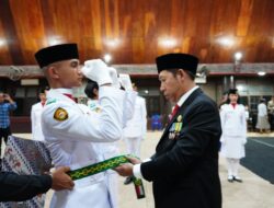 Kukuhkan 17 Anggota Paskibraka, Bupati Taput Dorong Pembentukan Karakter Generasi Muda