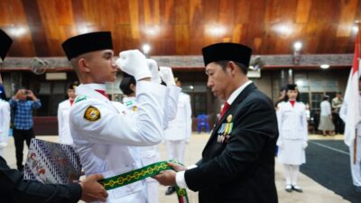 Kukuhkan 17 Anggota Paskibraka, Bupati Taput Dorong Pembentukan Karakter Generasi Muda