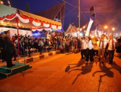 Lautan Cahaya dan Pesta Kembang Api Warnai Semarak Malam Taptu HUT ke-81 RI di Tarutung ‎